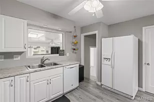 9814 Huntingdon Ln, Saint Louis, MO 63123 - Photo 17