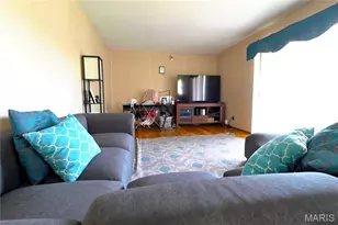 2660 Delaware Dr, Florissant, MO 63033 - Photo 5