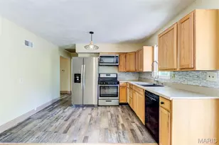 50 Oakwood Ln, Saint Louis, MO 63129 - Photo 3