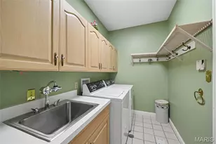 13302 Fairfield Cir Dr, Town and Country, MO 63017 - Photo 9