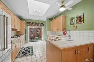 13302 Fairfield Cir Dr, Town and Country, MO 63017 - Photo 7