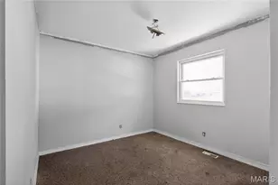 10076 Royal Dr, Saint Louis, MO 63136 - Photo 19