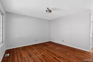 10076 Royal Dr, Saint Louis, MO 63136 - Photo 13