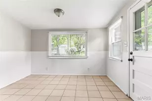 1523 Golden Dr, Saint Louis, MO 63137 - Photo 9