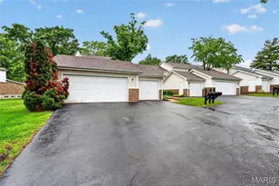 2047 Kentmore Ln, Chesterfield, MO 63017 - Photo 3