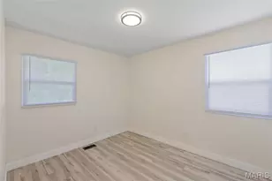 10305 Galloway Dr, Saint Louis, MO 63137 - Photo 17