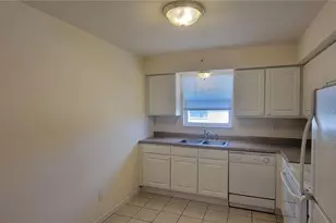 12587 Chardin Pl, Saint Louis, MO 63128 - Photo 7
