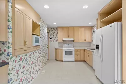 1667 Schulte Hill Drive, Maryland Heights, MO 63043 - Photo 15
