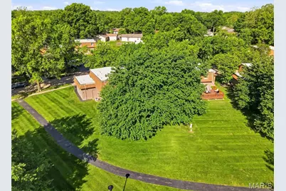 2350 Charlemagne Drive, Maryland Heights, MO 63043 - Photo 27
