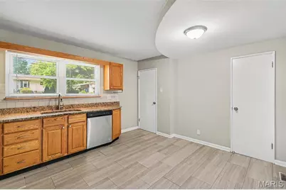 220 Francisca Drive, Florissant, MO 63031 - Photo 7
