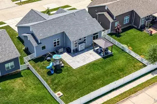 209 W Pne Crk Ct, Wentzville, MO 63385 - Photo 5
