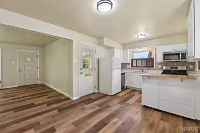 1150 Charbonnier Road, Florissant, MO 63031 - Photo 9