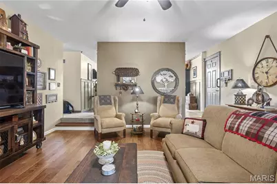 5627 Wieland Drive, Saint Louis, MO 63128 - Photo 9