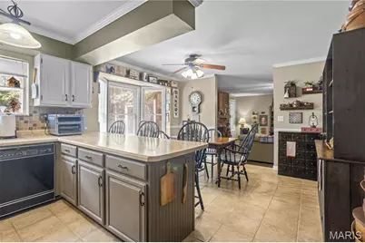 5627 Wieland Drive, Saint Louis, MO 63128 - Photo 7