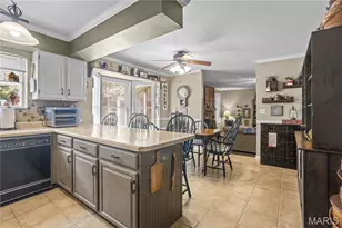 5627 Wieland Dr, Saint Louis, MO 63128 - Photo 7