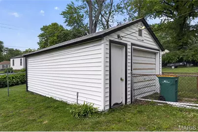 1941 Farrell Drive, Saint Louis, MO 63133 - Photo 15