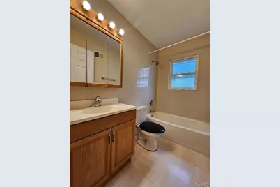 8137 Vardaman Drive, University City, MO 63130 - Photo 11