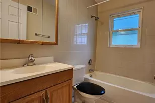 8137 Vardaman Dr, University City, MO 63130 - Photo 11