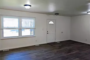 240 Lakeview Dr, Elsberry, MO 63343 - Photo 5