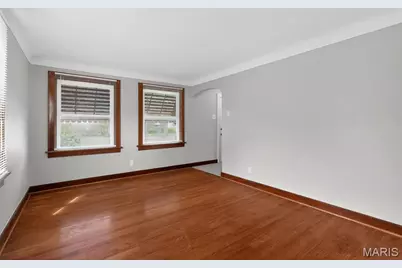 240 S Barat Avenue, Saint Louis, MO 63135 - Photo 9