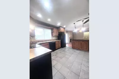5891 Sir Edward Lane, Florissant, MO 63033 - Photo 9