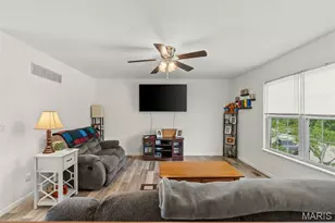 207 Grand Central Dr, Union, MO 63084 - Photo 5
