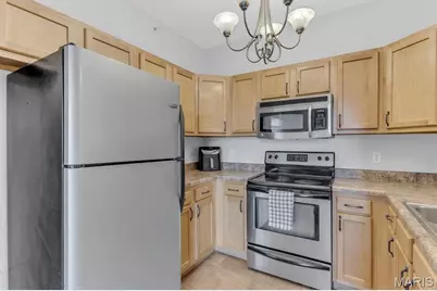 1236 Gardens Circle Drive #M, Saint Louis, MO 63125 - Photo 9