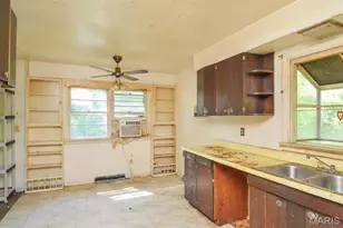 122 Coburg Dr, Saint Louis, MO 63137 - Photo 11