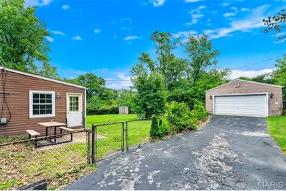 425 Bush Drive, Ballwin, MO 63021 - Photo 7