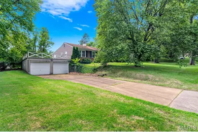 425 Bush Drive, Ballwin, MO 63021 - Photo 5