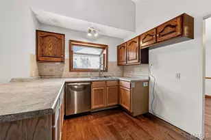 12226 Autumn Dale Ct, Maryland Heights, MO 63043 - Photo 9