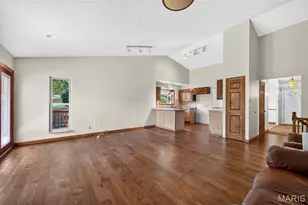 12226 Autumn Dale Ct, Maryland Heights, MO 63043 - Photo 7