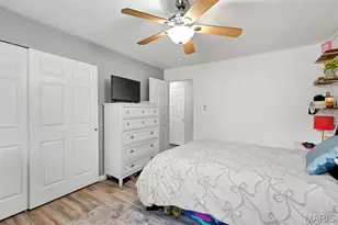 806 Hollyridge Dr, Ballwin, MO 63011 - Photo 25