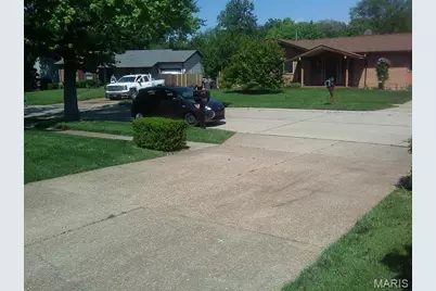 1972 Shoreham Drive, Florissant, MO 63033 - Photo 3