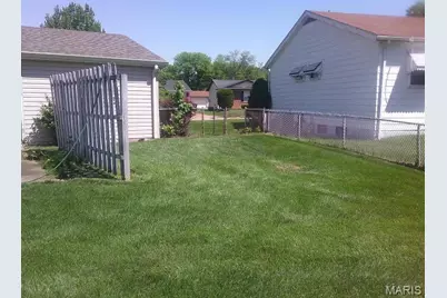 1972 Shoreham Drive, Florissant, MO 63033 - Photo 7