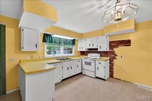 2940 Devonshire Dr, Florissant, MO 63033 - Photo 15