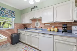 9540 Hale Dr, Affton, MO 63123 - Photo 9