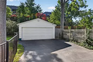 8514 Colonial Ln, Ladue, MO 63124 - Photo 23