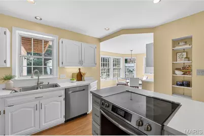 8514 Colonial Lane, Ladue, MO 63124 - Photo 11