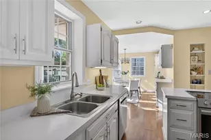 8514 Colonial Ln, Ladue, MO 63124 - Photo 9