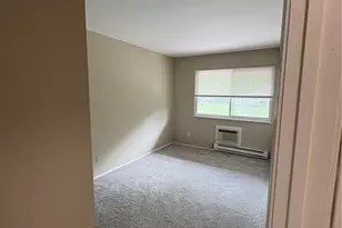 7278 Hazelcrest Dr, Hazelwood, MO 63042 - Photo 9