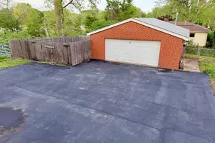 7602 Elton, Affton, MO 63123 - Photo 3