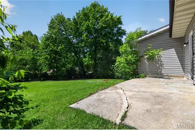 12109 La Padera Lane, Saint Louis, MO 63033 - Photo 11