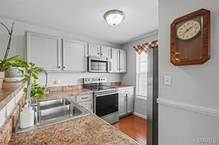 1121 Saravalle Dr, Saint Peters, MO 63376 - Photo 9