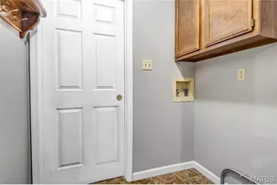 11775 Clarksdale Drive, Maryland Heights, MO 63043 - Photo 9