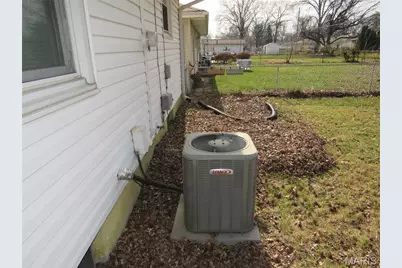 1090 Lindsay Lane, Florissant, MO 63031 - Photo 9