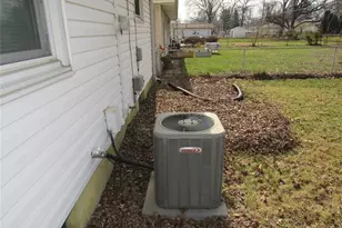1090 Lindsay Ln, Florissant, MO 63031 - Photo 9