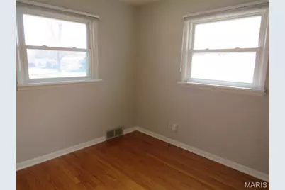 1090 Lindsay Lane, Florissant, MO 63031 - Photo 7