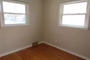 1090 Lindsay Ln, Florissant, MO 63031 - Photo 7