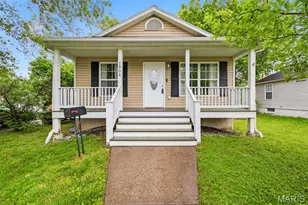 1904 N 5th St, Saint Charles, MO 63301 - Photo 3
